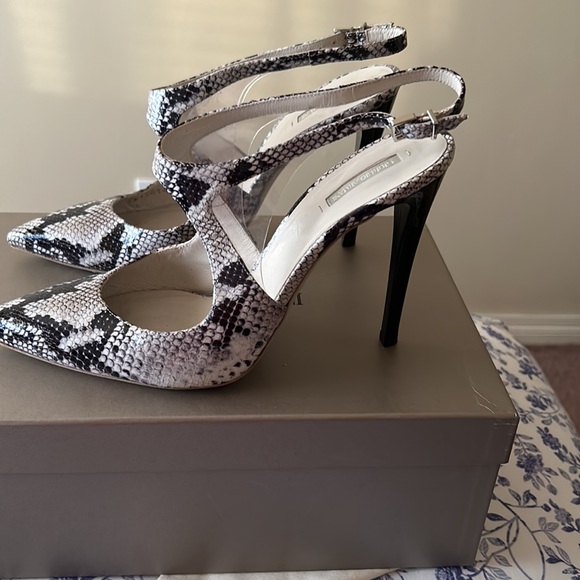 Heels - Picture 3 of 3